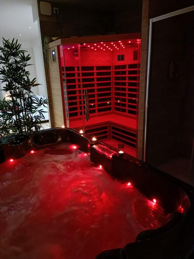 Spa Appartement O Temps Suspendu Reims Centre Sauna Et Jacuzzi ภายนอก รูปภาพ