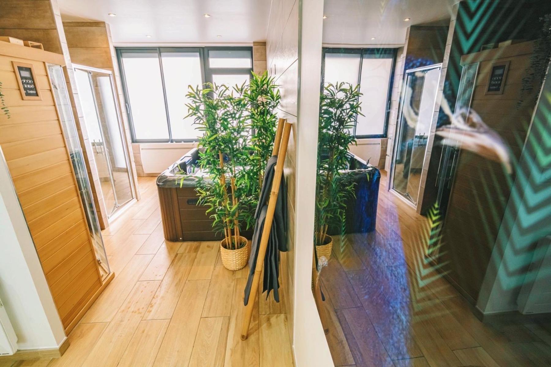 Spa Appartement O Temps Suspendu Reims Centre Sauna Et Jacuzzi ภายนอก รูปภาพ