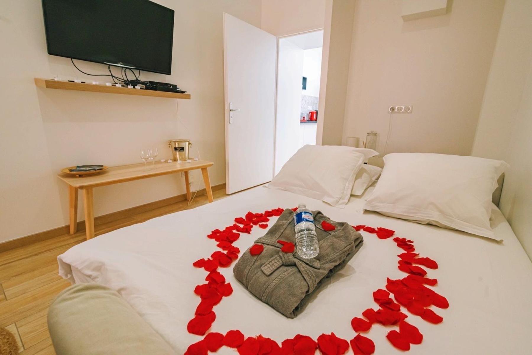 Spa Appartement O Temps Suspendu Reims Centre Sauna Et Jacuzzi ภายนอก รูปภาพ